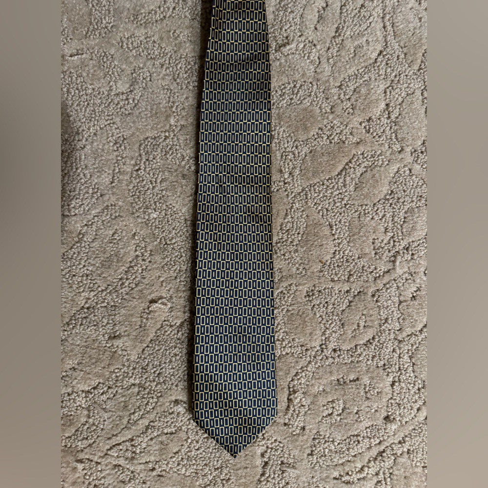 Vintage Silk Stylish Black and Gold Patterned Tie